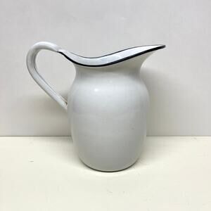 Vintage White Porcelain Enamel Pitcher Metal Handle Farmhouse 2 Qt